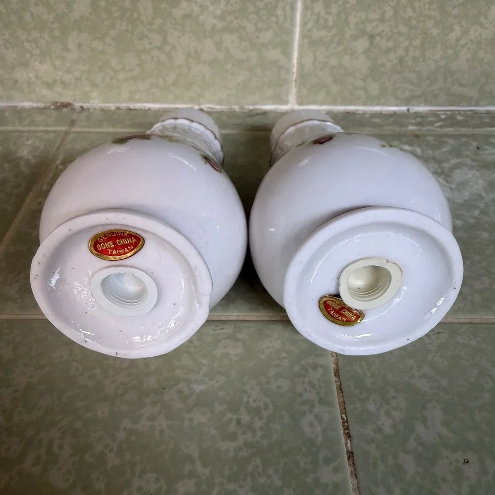 Vintage Bone China Salt‎ and Pepper Shakers Floral Rose Gold Trim Taiwan Set
